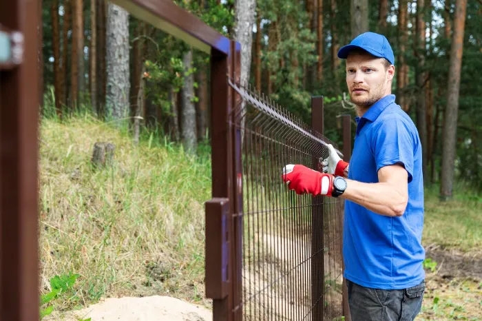 Fence Contractor in Collinsville, IL Fence Contractor in Collinsville, IL